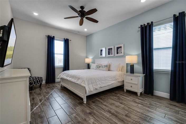 Image No.23-6 Bed Property for sale