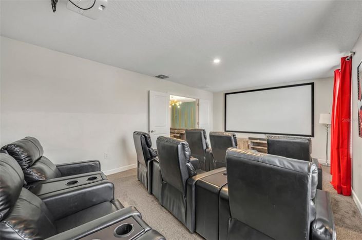 Image No.30-8 Bed Property for sale