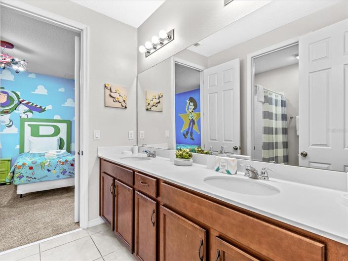 Image No.30-7 Bed Property for sale