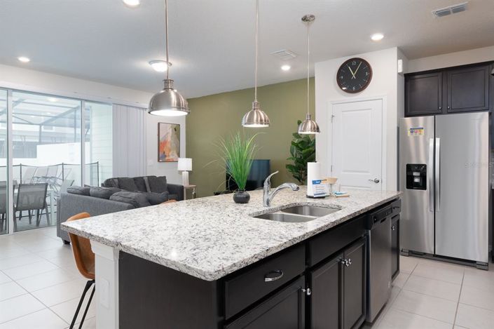 Image No.12-5 Bed Townhouse for sale