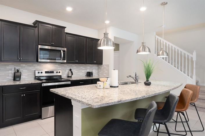 Image No.16-5 Bed Townhouse for sale