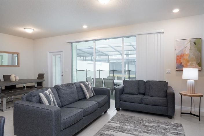 Image No.18-5 Bed Townhouse for sale