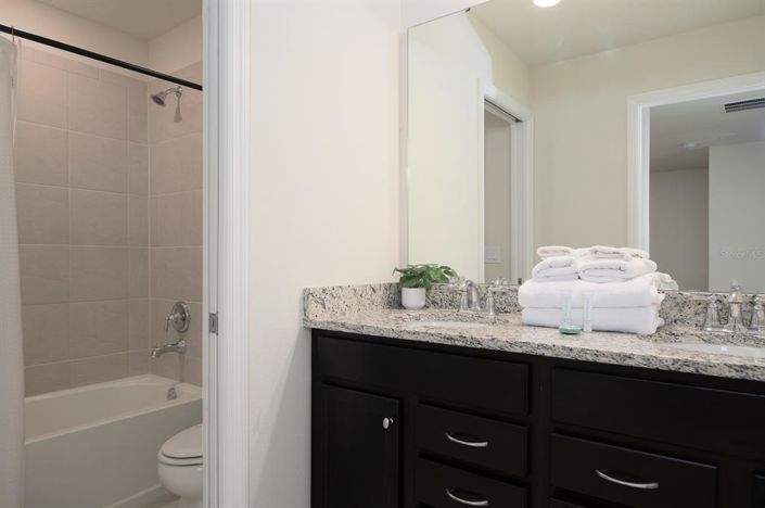 Image No.27-5 Bed Townhouse for sale