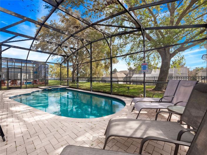 Image No.32-5 Bed Property for sale