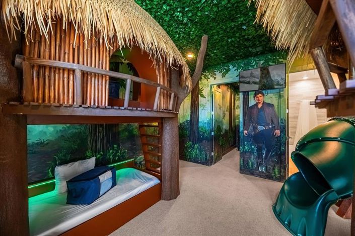 Image No.18-6 Bed Property for sale