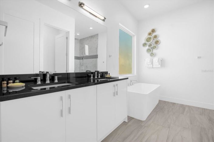 Image No.37-6 Bed Property for sale