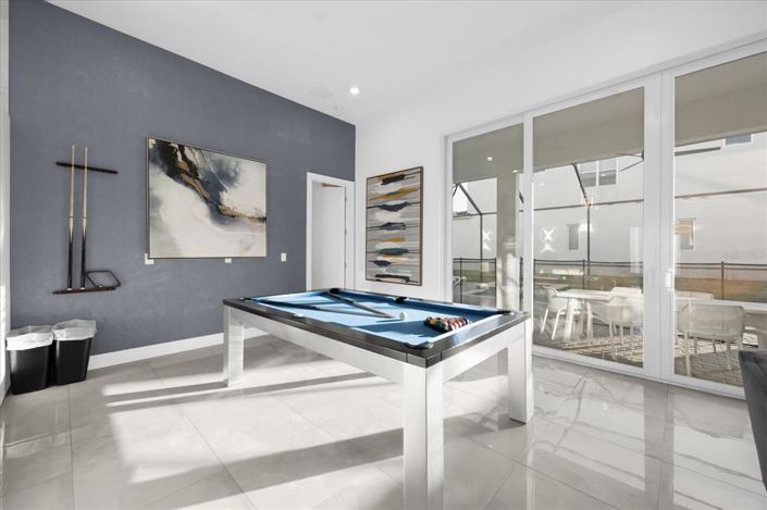 Image No.5-6 Bed Property for sale