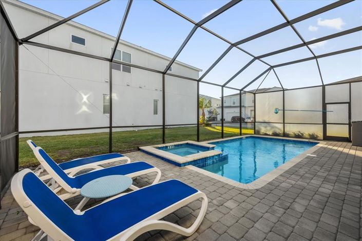 Image No.57-6 Bed Property for sale