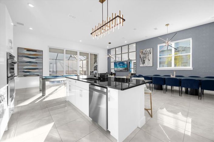 Image No.9-6 Bed Property for sale