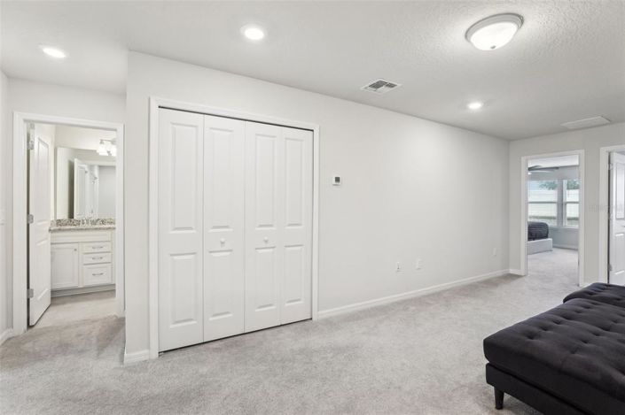 Image No.16-5 Bed Townhouse for sale