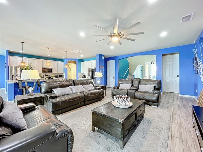 Image No.10-9 Bed Property for sale