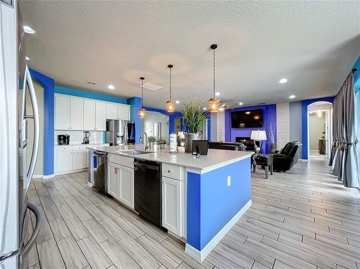 Image No.17-9 Bed Property for sale