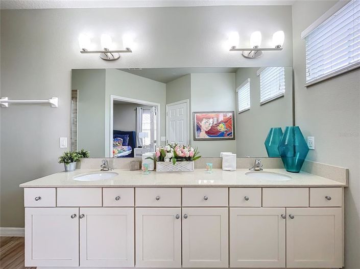 Image No.40-9 Bed Property for sale