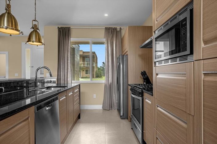 Image No.10-3 Bed Townhouse for sale