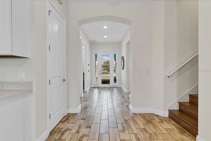 Image No.12-8 Bed Property for sale