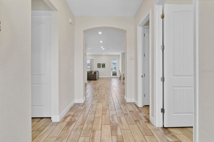 Image No.13-8 Bed Property for sale