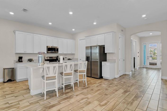 Image No.14-8 Bed Property for sale