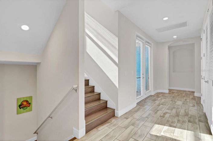 Image No.29-8 Bed Property for sale