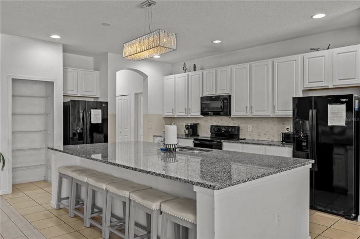 Image No.8-14 Bed Property for sale