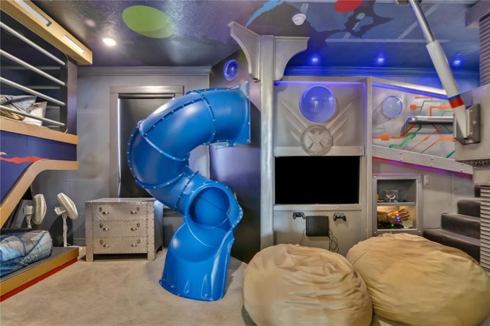 Image No.44-6 Bed Property for sale