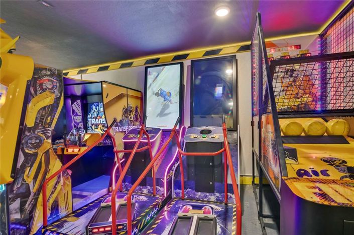 Image No.55-6 Bed Property for sale