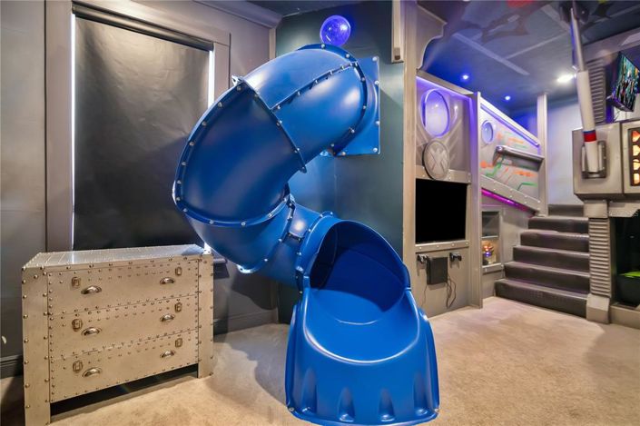 Image No.62-6 Bed Property for sale