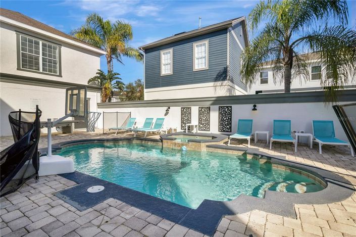 Image No.78-6 Bed Property for sale