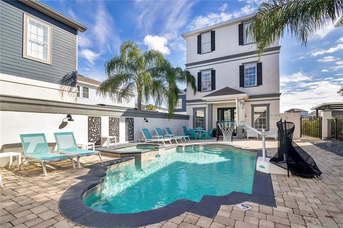 Image No.82-6 Bed Property for sale