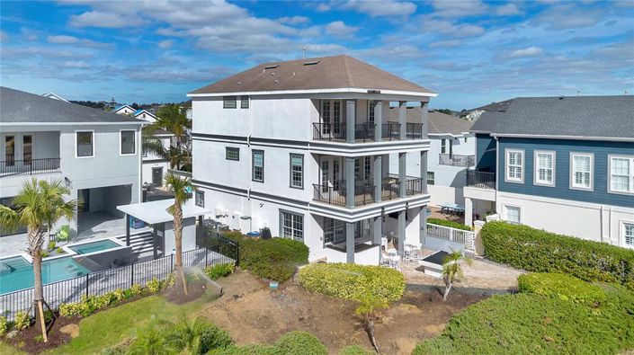 Image No.87-6 Bed Property for sale