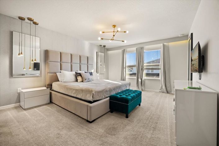 Image No.17-5 Bed Townhouse for sale