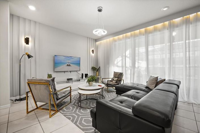 Image No.8-5 Bed Townhouse for sale