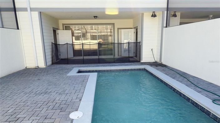 Image No.12-5 Bed Townhouse for sale