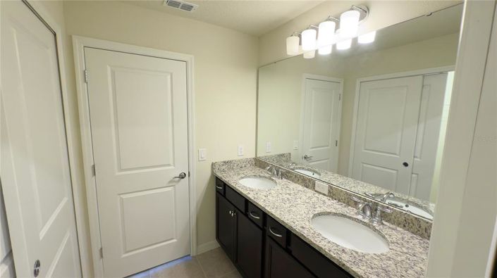 Image No.28-5 Bed Townhouse for sale