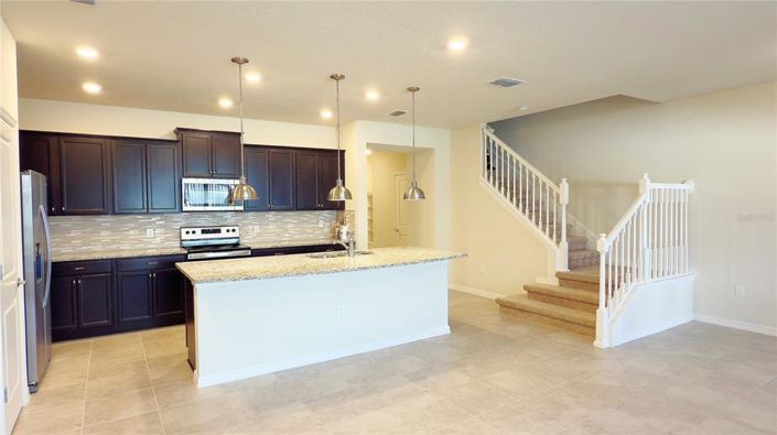 Image No.33-5 Bed Townhouse for sale