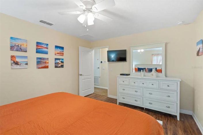 Image No.16-5 Bed Townhouse for sale