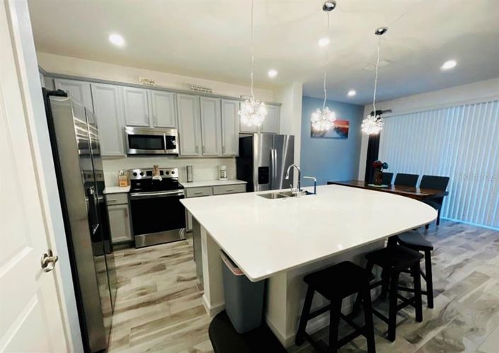 Image No.2-8 Bed Property for sale