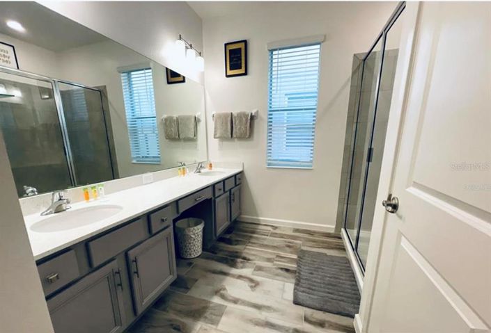 Image No.3-8 Bed Property for sale