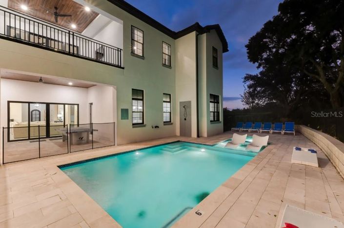 Image No.4-10 Bed Property for sale