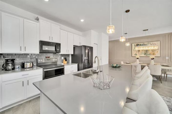 Image No.17-4 Bed Townhouse for sale