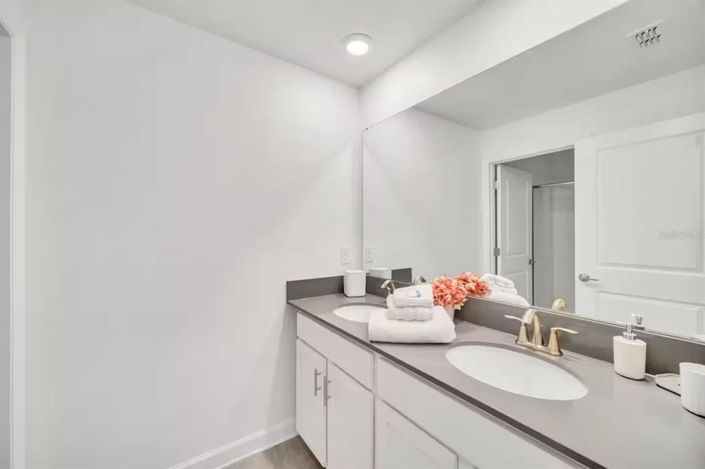 Image No.25-4 Bed Townhouse for sale