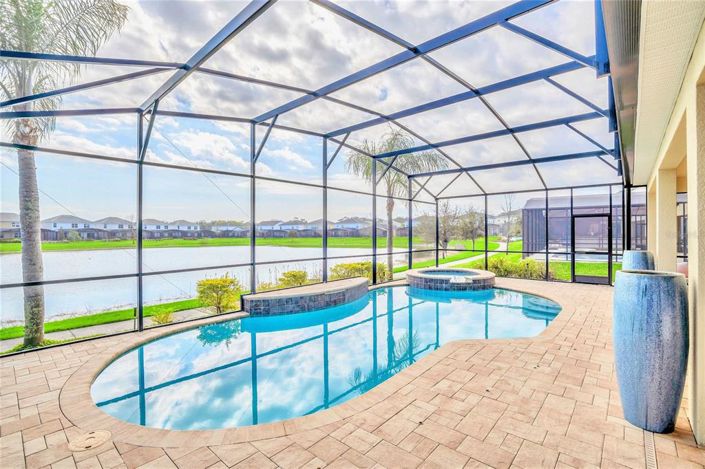 Image No.2-10 Bed Property for sale