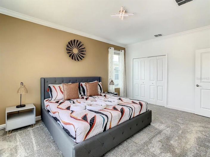 Image No.17-6 Bed Property for sale