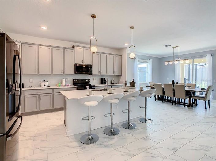 Image No.2-6 Bed Property for sale