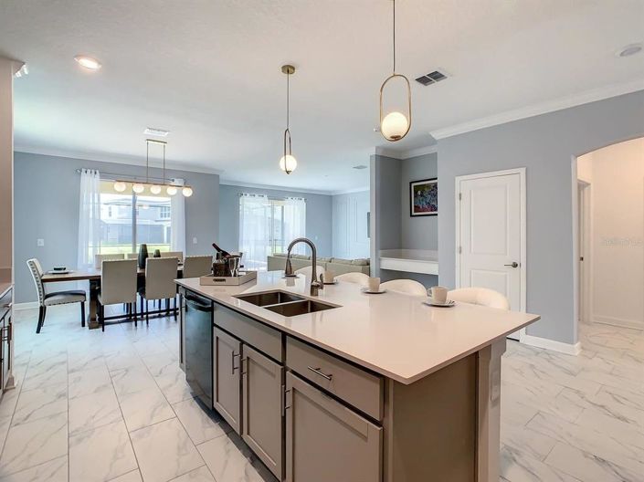 Image No.6-6 Bed Property for sale