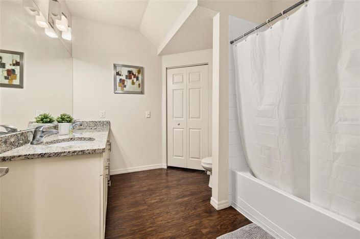 Image No.20-3 Bed Townhouse for sale