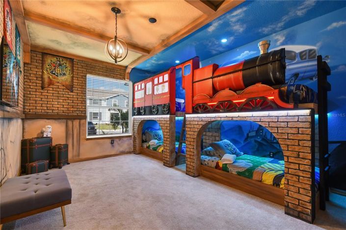 Image No.61-10 Bed Property for sale