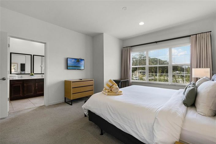 Image No.16-2 Bed Townhouse for sale