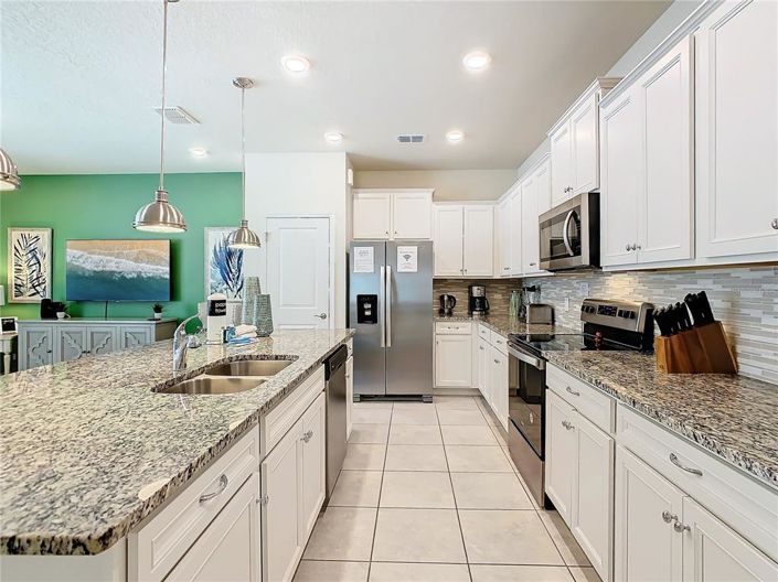 Image No.16-5 Bed Townhouse for sale