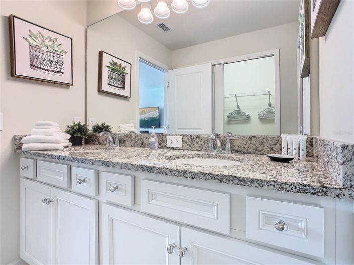 Image No.28-5 Bed Townhouse for sale