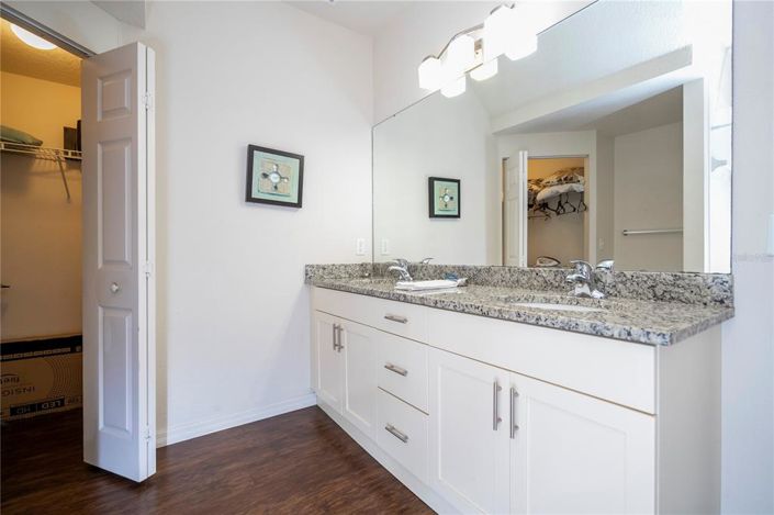 Image No.19-3 Bed Townhouse for sale